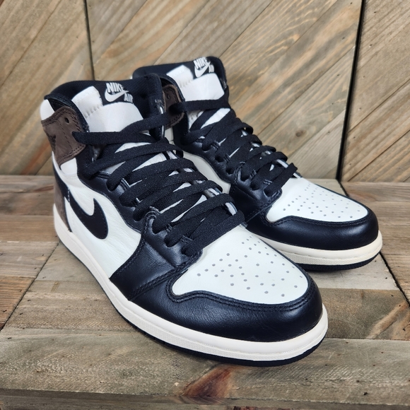 Nike Air Jordan 1 Mocha Retro High Mens Athletic Sneakers Size 8.5 Womens 10 - Picture 2 of 9